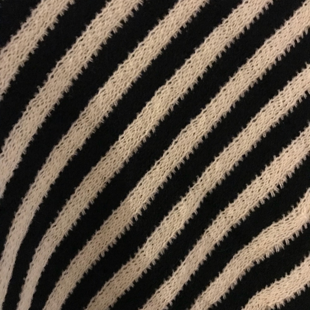 Blk/Ivory Super Soft Flattering Poncho-OS-NWOT - Picture 5 of 7
